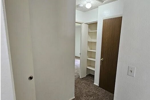 Foto del edificio - 835 W Main St