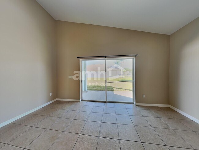 Building Photo - 366 Cabana View Way