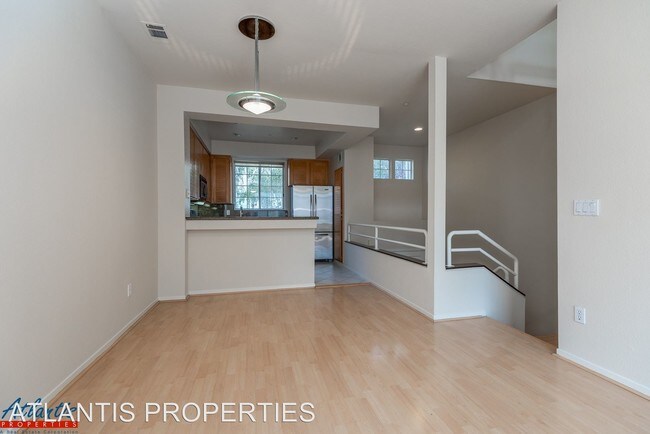 Building Photo - 2 br, 2.5 bath House - 397 Montecito Way
