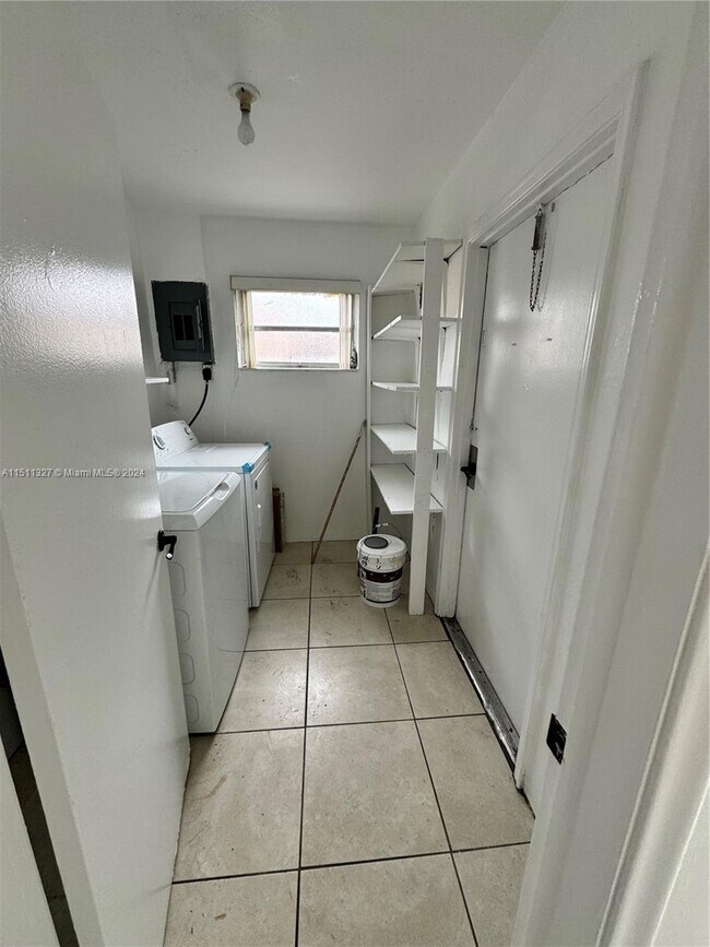 Foto del edificio - 6311 Moseley St