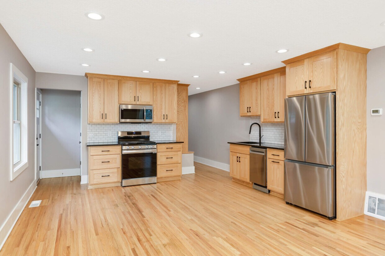Foto principal - 841 24th Ave SE
