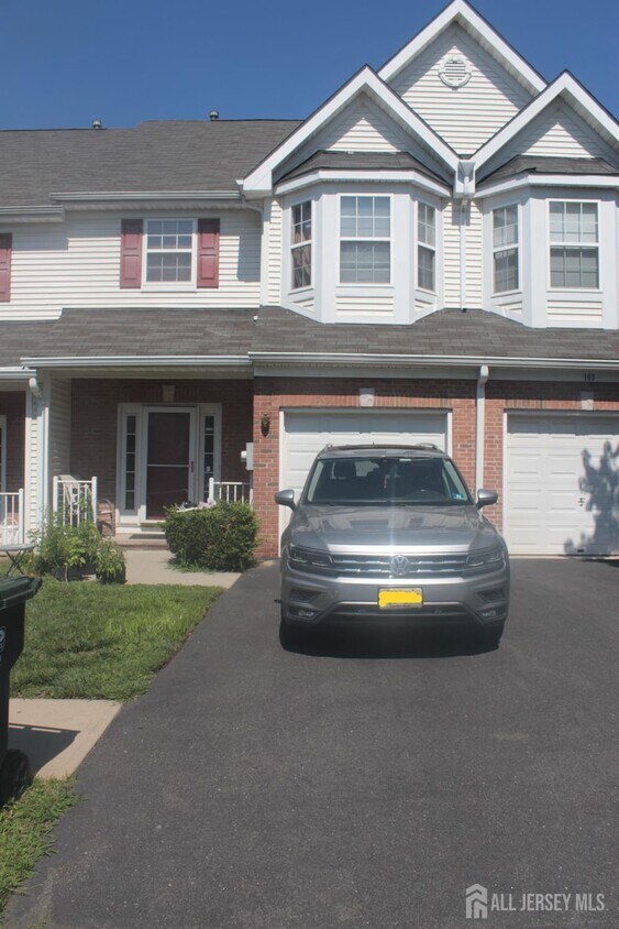 Primary Photo - 105 Alder Ct