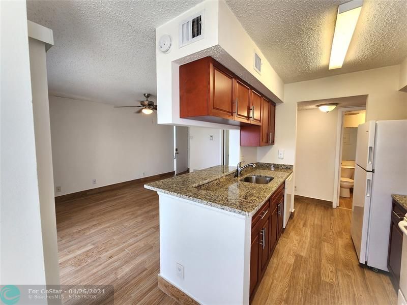 Foto principal - 5760 Rock Island Rd