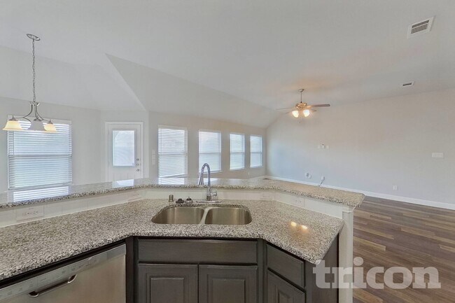 Foto del edificio - 536 Longhorn Ln