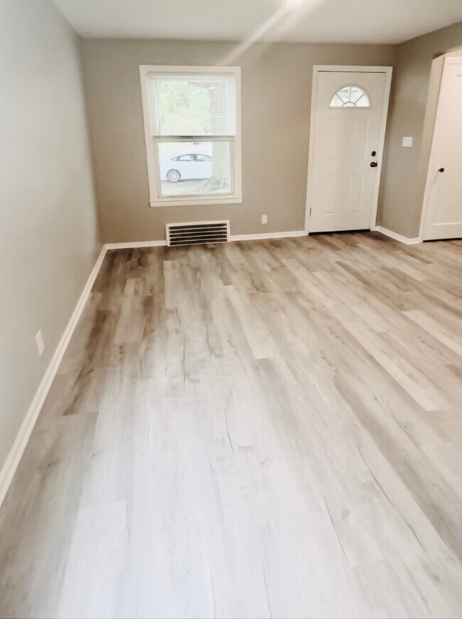 Building Photo - 14006 Seneca Ct