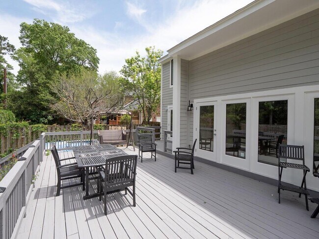 Building Photo - 746 Dragoon Dr