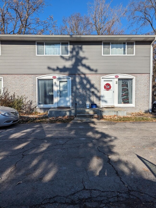 Building Photo - 38450 Meadowdale St