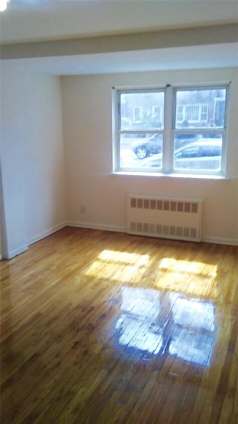 Primary Photo - 1085 E 57th St