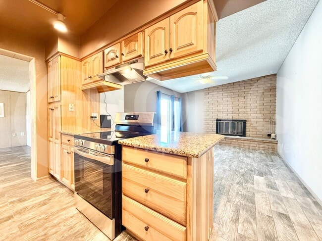Building Photo - 1413 E Wesleyan Dr