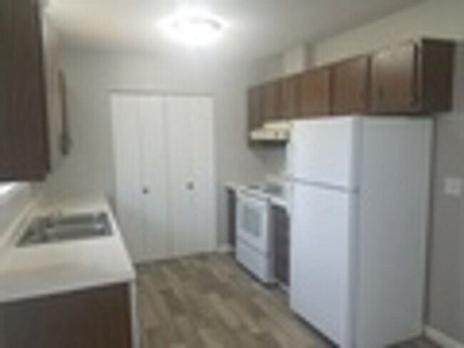 Foto del edificio - 2 bedroom 1 bathroom Townhouse