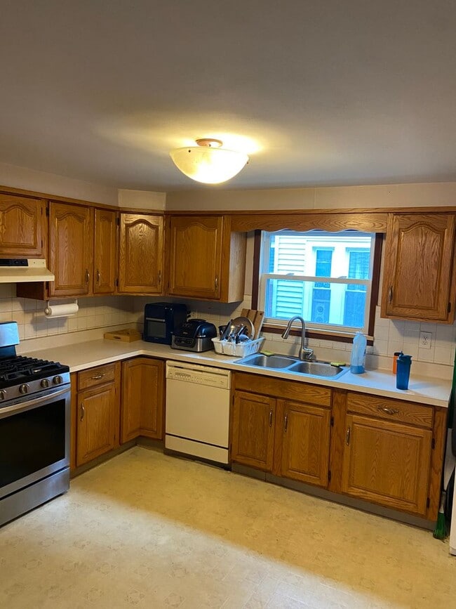 Building Photo - 157 Saranac Ave