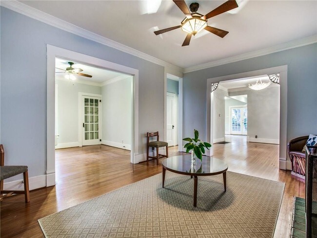 Building Photo - 222 S Montclair Ave
