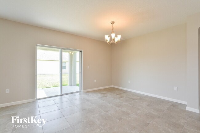 Building Photo - 545 Sorrento Dr