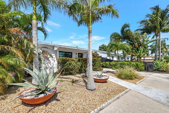 Foto del edificio - 1717 N Ocean Breeze