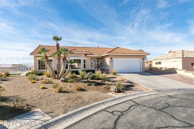 Foto del edificio - LUXURIOUS SINGLE STORY IN GATED COMMUNITY ...