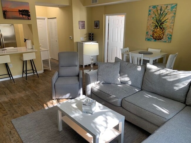 Building Photo - Annual turnkey furnished (optional) renovated luxury 2/2 condo downtown Sarasota at Broadway Prom...