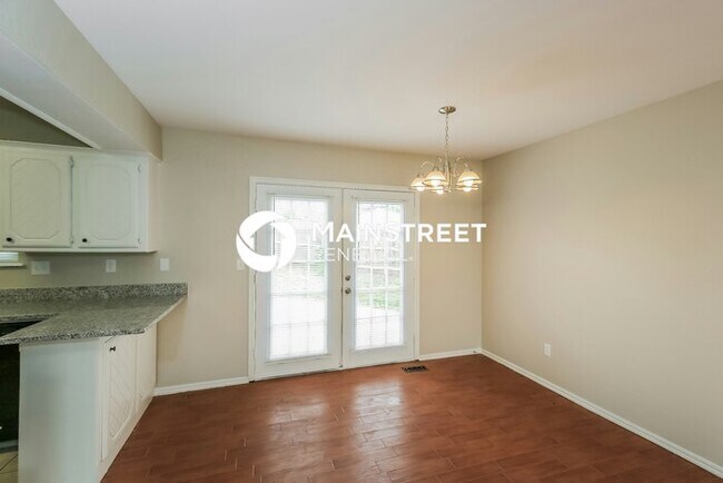 Building Photo - 4 Bedroom Pet-Friendly Home in MIDWEST CITY, OK with Main Street Renewal