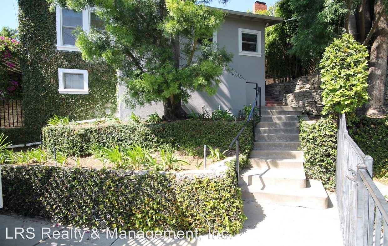 Primary Photo - 1231-1233 Ozeta Terrace