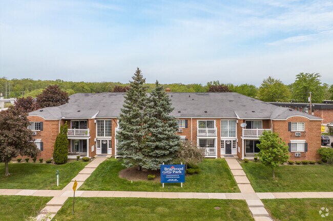 Foto del edificio - Briarwood Park Apartments