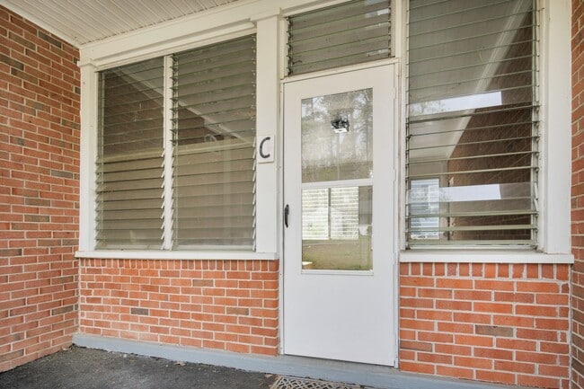 All-Utilities-Included 2BR Rental in Williamsburg – Private Screened Porch & Reserved Parking - All-Utilities-Included 2BR Rental in Williamsburg – Private Screened Porch & Reserved Parking Apartment