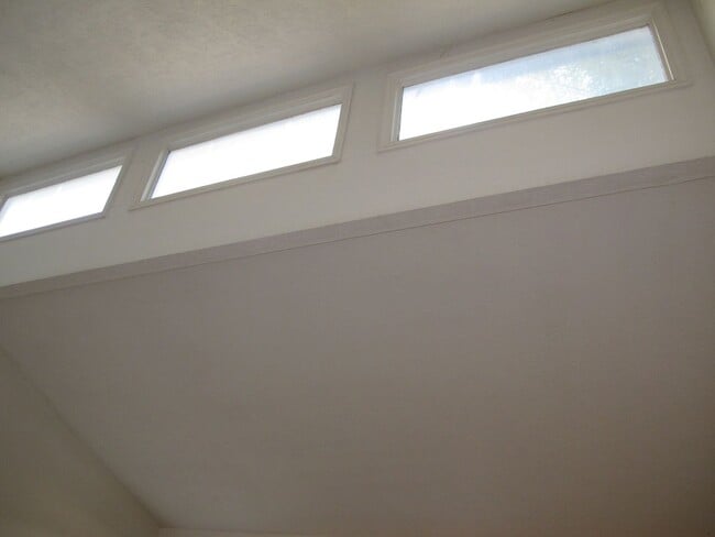 Building Photo - **WEST ATHENS 2 Bed/1 Bath Duplex** TO BE ...