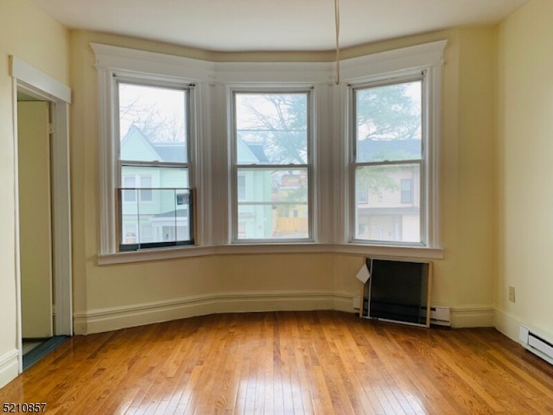 Primary Photo - 327 Amherst St