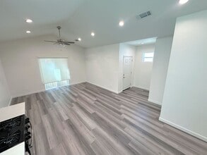 Building Photo - 15926 Leadwell St