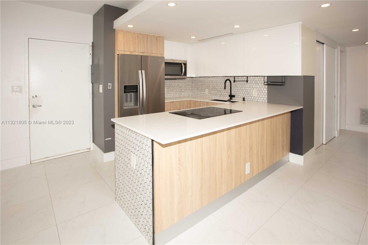 Foto principal - 7441 Wayne Ave