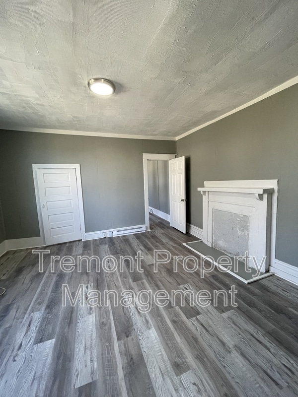 Photo - 1600 S Beech St House