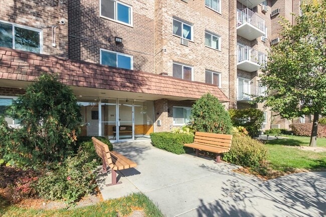 Building Photo - 10373 Dearlove Rd