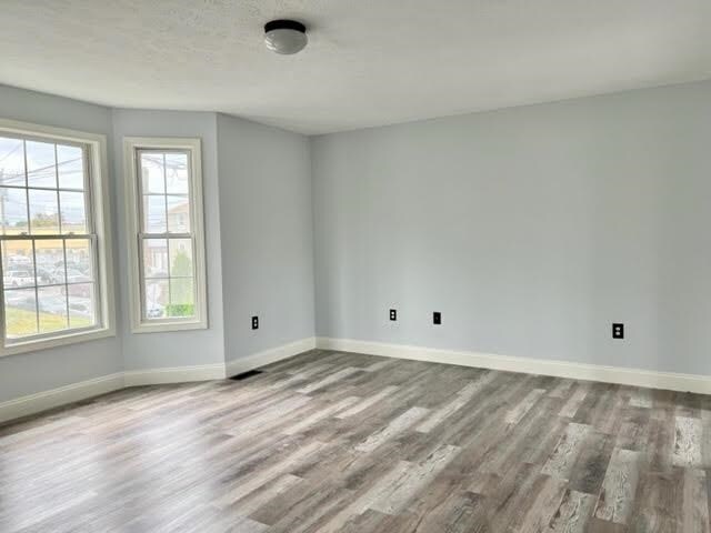 Building Photo - 596 Silver St