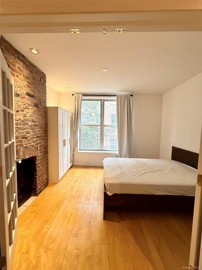 Building Photo - 528 W 46th St