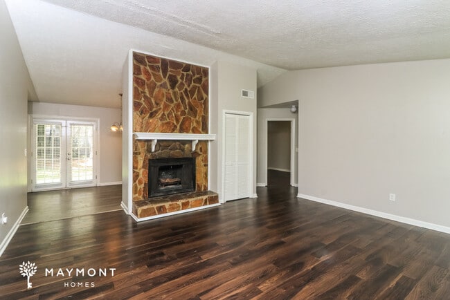 Building Photo - 3415 Mustang Dr