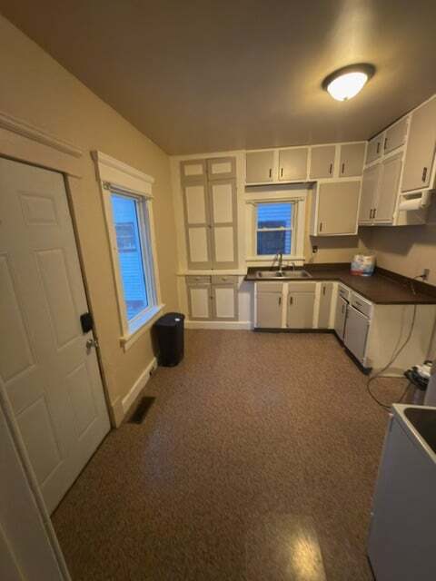 Building Photo - 227 E 2nd St