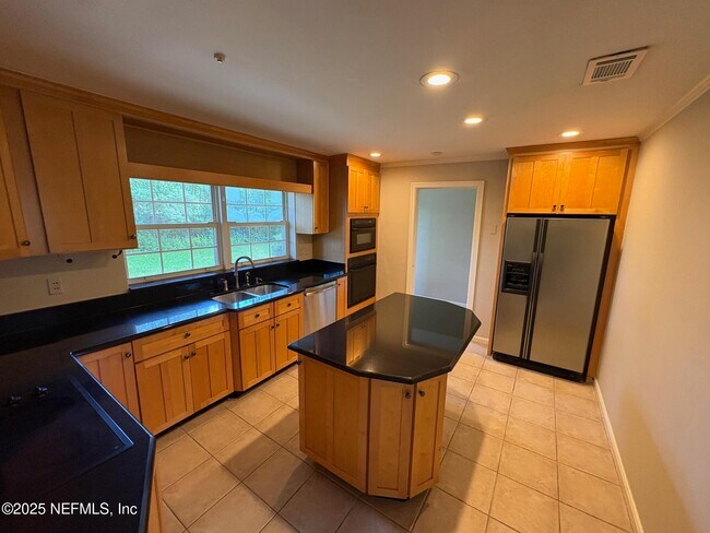 Foto del edificio - 4321 Sherwood Rd