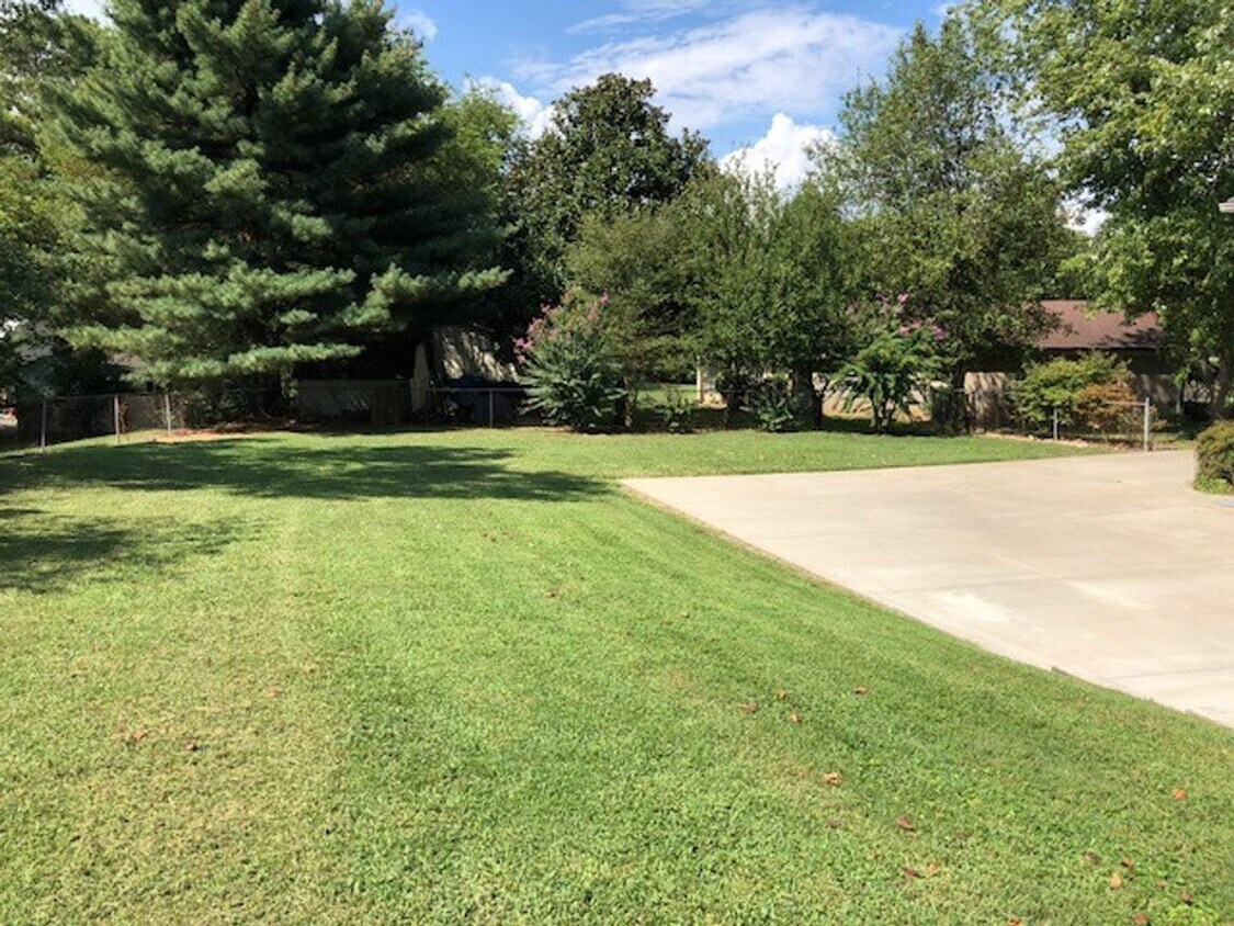 Foto principal - Great Location Wilson Co Schools
