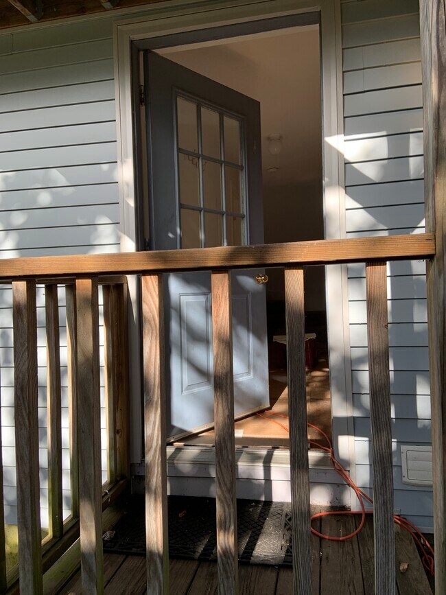 Privacy/steps to beach - 41 Central St