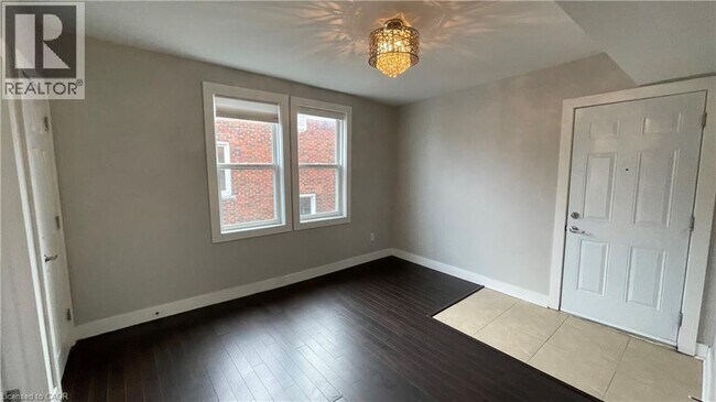 Photo du bâtiment - 1544 King St E