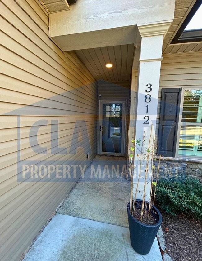Building Photo - Single-level two bedroom townhome!