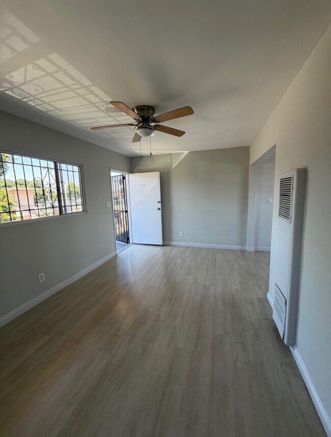 Foto del edificio - 7843 Towne Ave