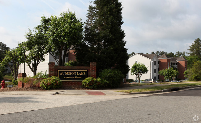 Entrada - Audubon Lake