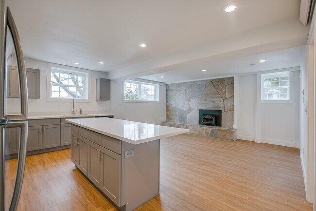 Building Photo - 1502 N 41st St