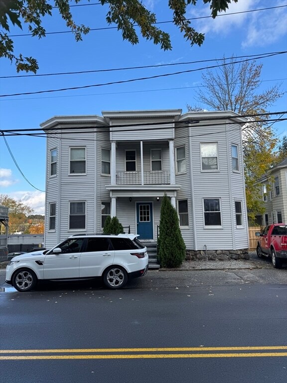 Foto principal - 129 S Elm St