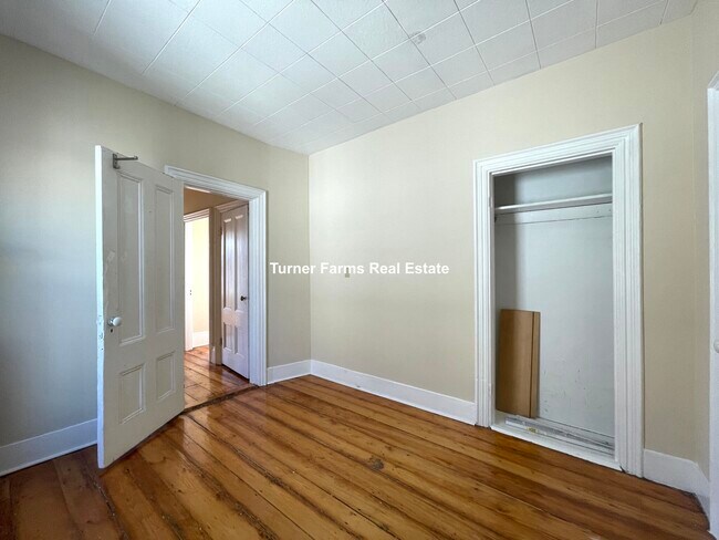 Building Photo - 11 Clarendon Ave