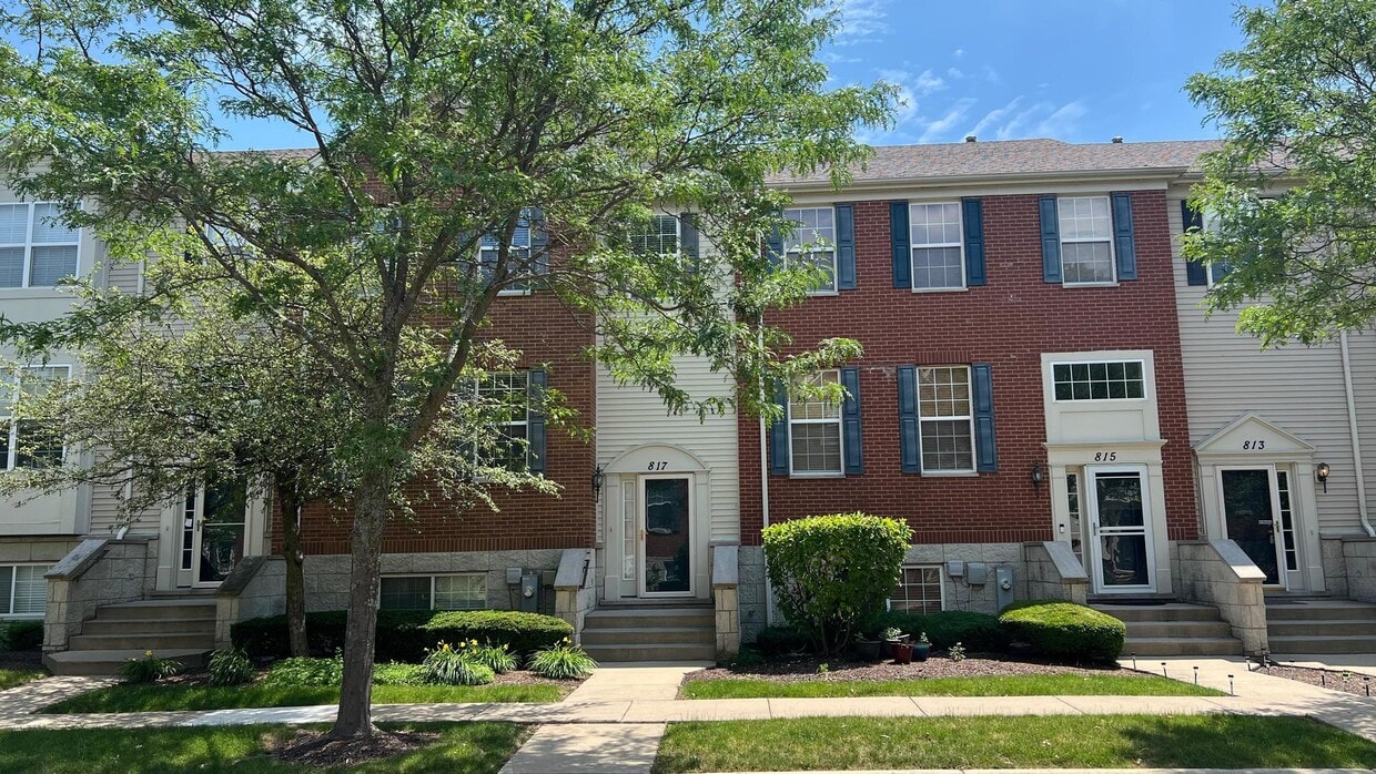 817 Lewisburg Ln, Aurora, IL 60504 Townhome Rentals in Aurora IL