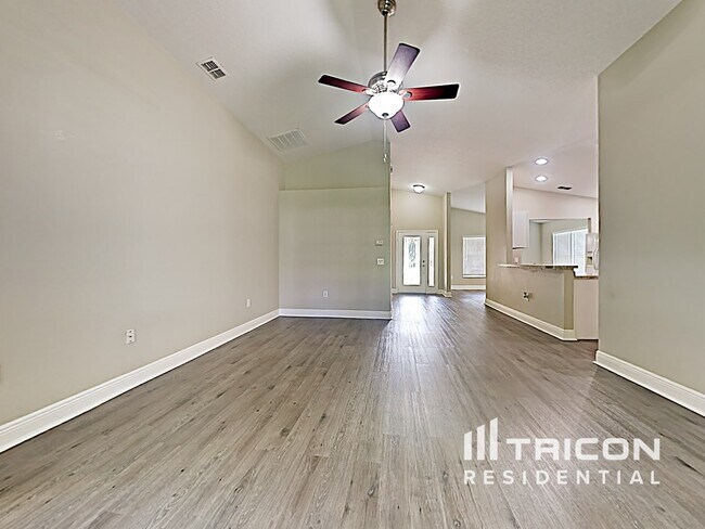 Building Photo - 303 Lisa Ann Ct