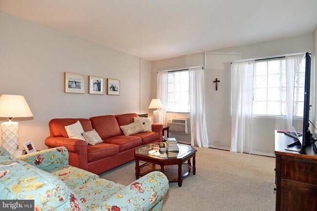 Foto del edificio - 3122 Ravensworth Pl