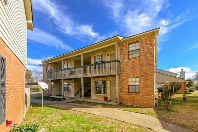 Building Photo - 3636 Greenacres Place Dr