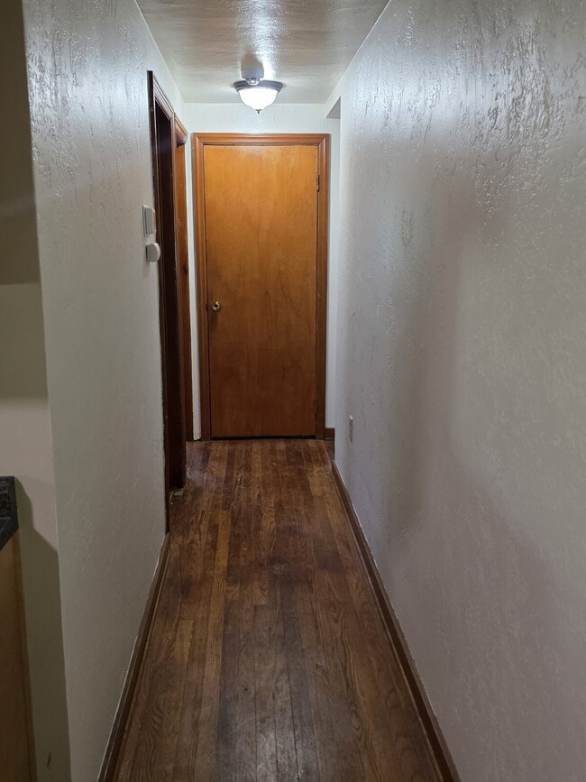Building Photo - "Charming 3-Bedroom Home with Gleaming Har...
