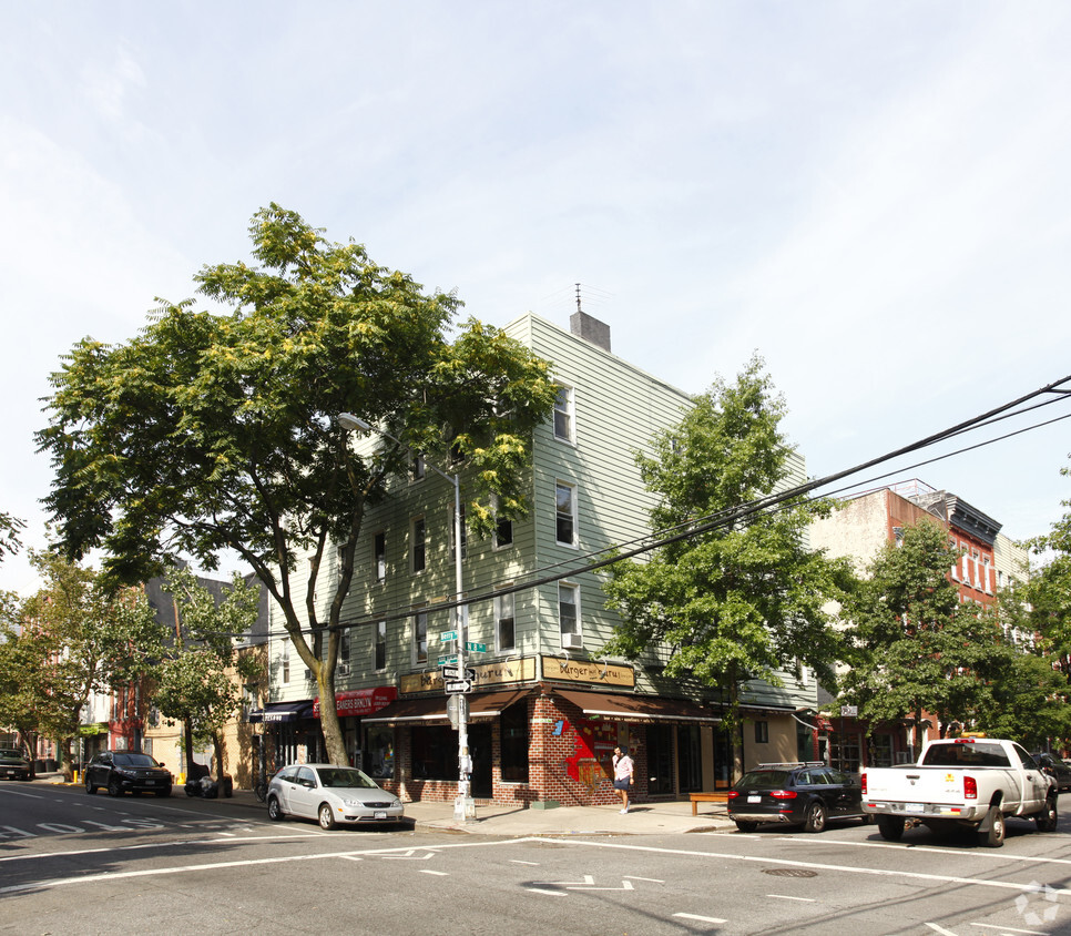 Primary Photo - Berry Street Apartments